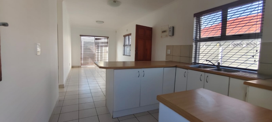 5 Bedroom Property for Sale in Strandfontein Village Western Cape